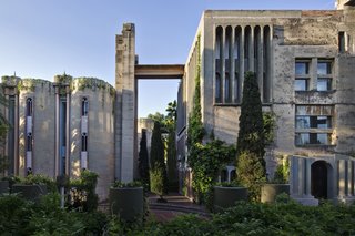 The exterior of Ricardo Bofill Taller de Arquitectura's headquarters features rugged concrete and climbing greenery.