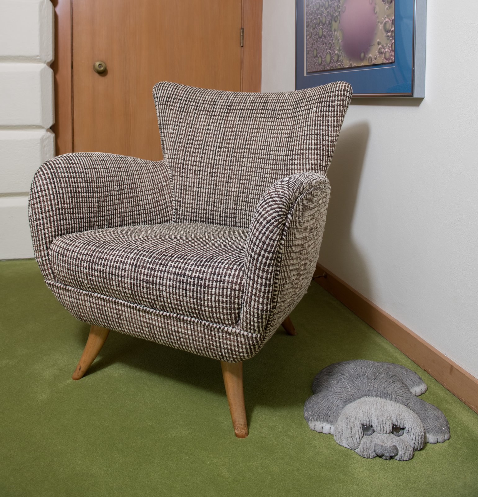 Dow tapped Hans and Florence Knoll of Knoll Associates to help him with professional and personal projects. In his home, the Knolls helped to upholster several of Dow's furniture designs in their fabrics.