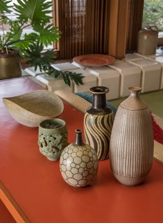 A Midcentury Time Capsule Captures an Architect's Love For Iconic Design - Photo 10 of 14 - "Each element contributes its own part to the entire whole," says Quinn. "Going through structure, integrating iconic pieces, it was about the feel." A mix of McIntosh and the Natzlers ceramics are displayed in the living room.