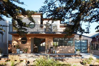 This Beachside Pad in San Francisco Is the Stuff of Surfers' Dreams - Photo 4 of 9 -
