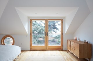 This Beachside Pad in San Francisco Is the Stuff of Surfers' Dreams - Photo 3 of 9 -