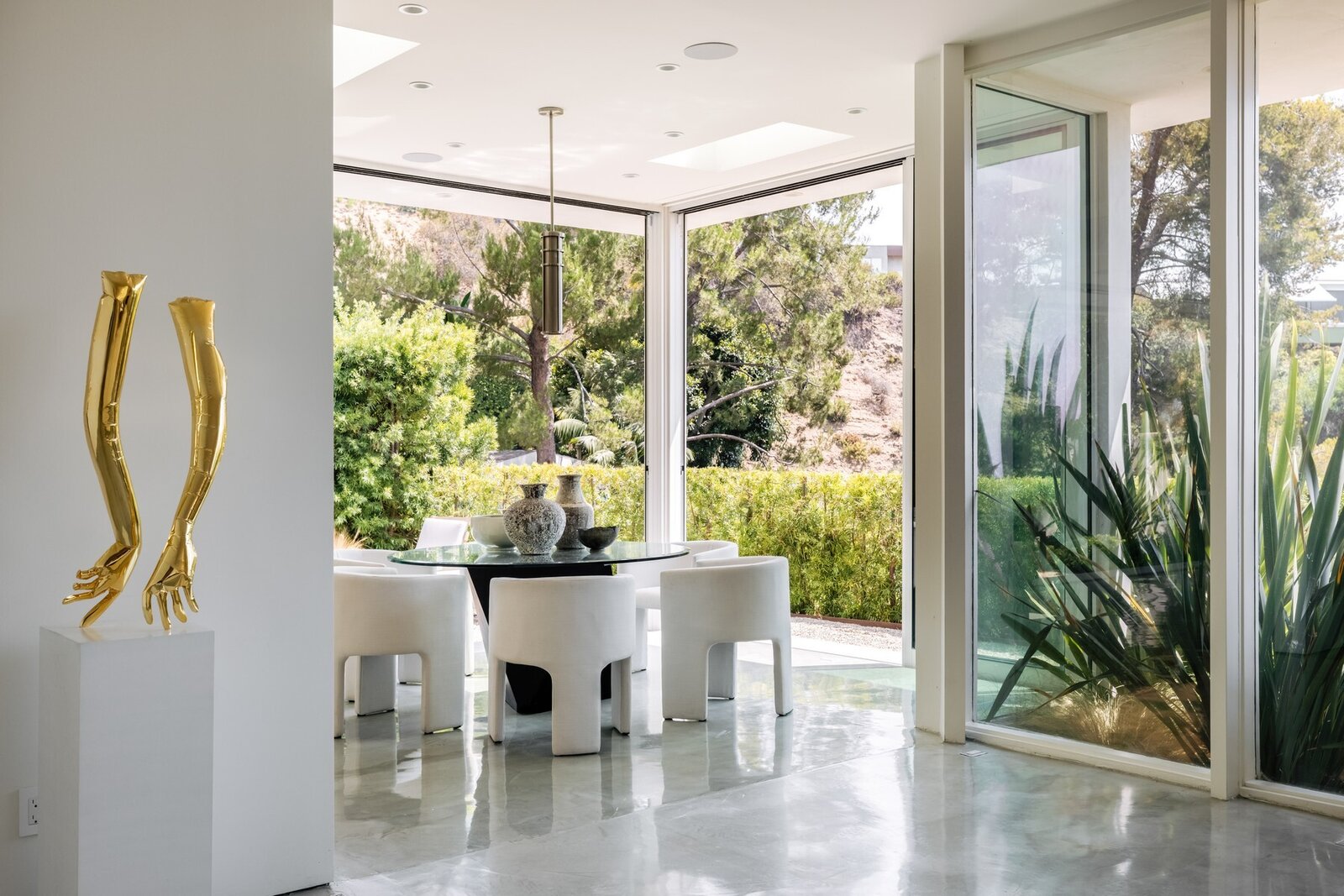 Photo 7 of 11 in A Restored Midcentury Home in Los Angeles With a