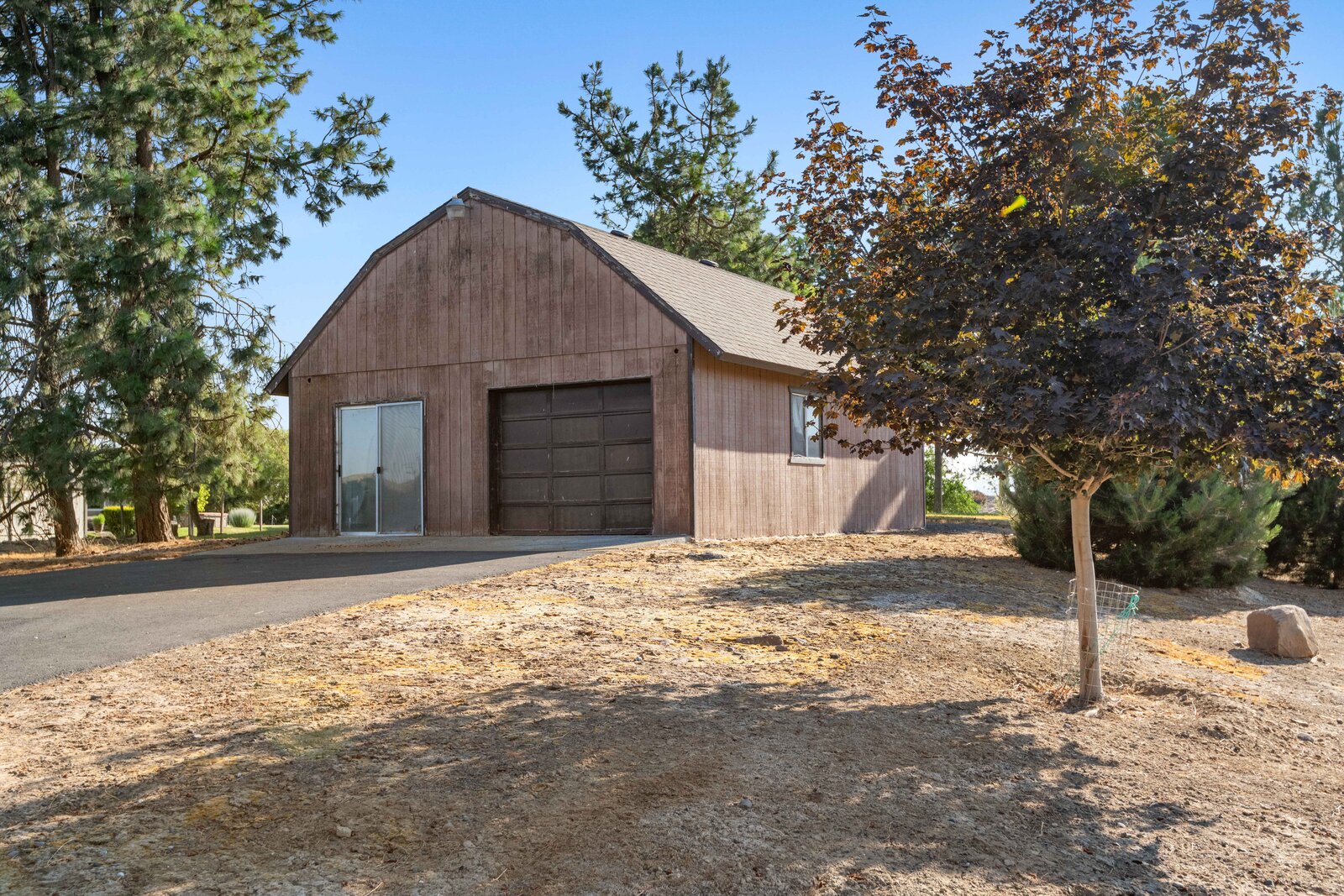 Photo 9 of 10 in A Sprawling HighDesert Estate in Washington Asks 1