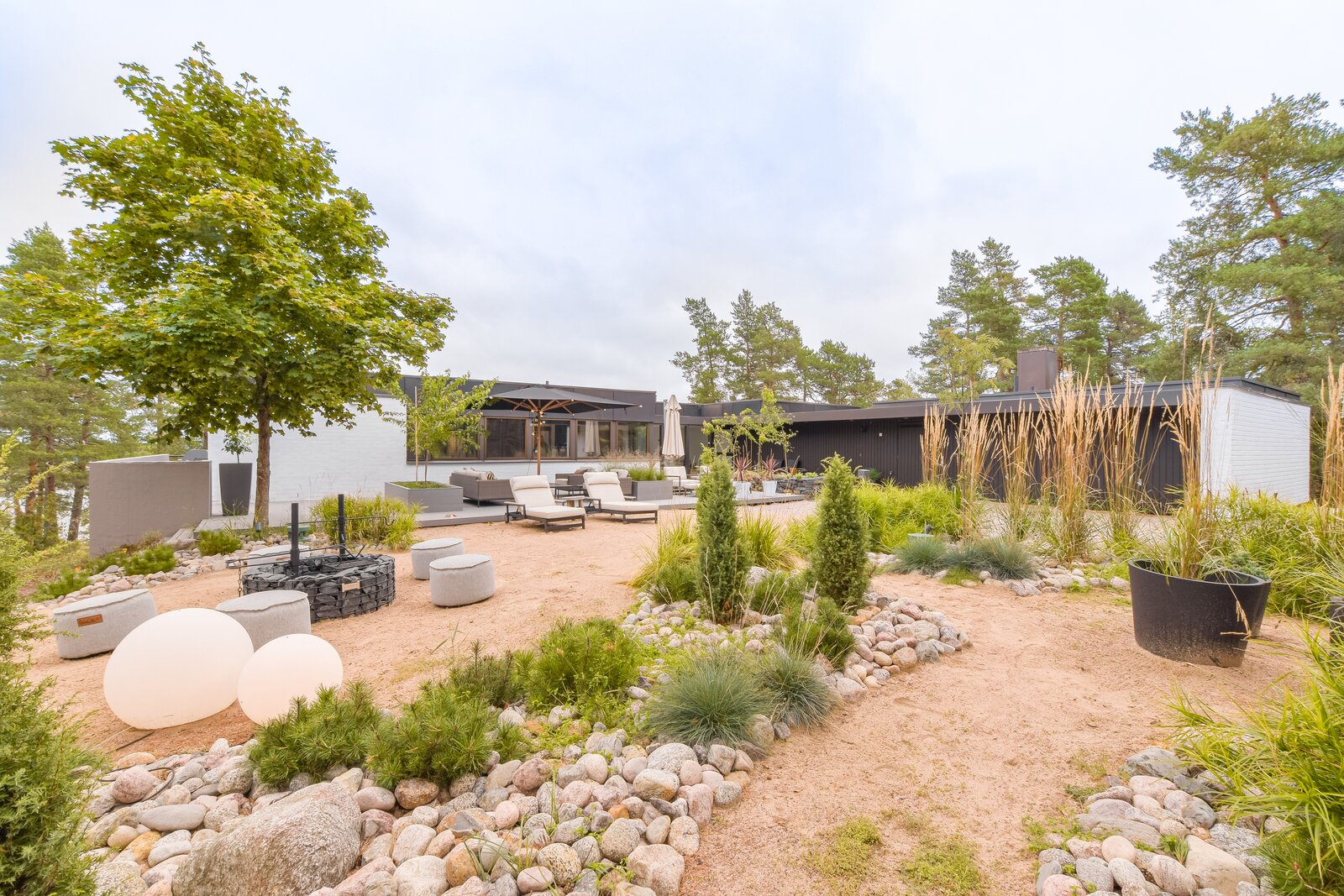 Photo 15 of 16 in This Waterfront Residence in Finland Is More Boutique