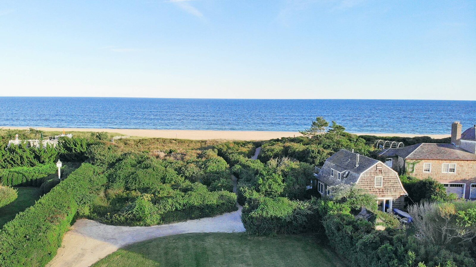 Photo 8 of 10 in A Timeless East Hampton Home With 160 Feet of White