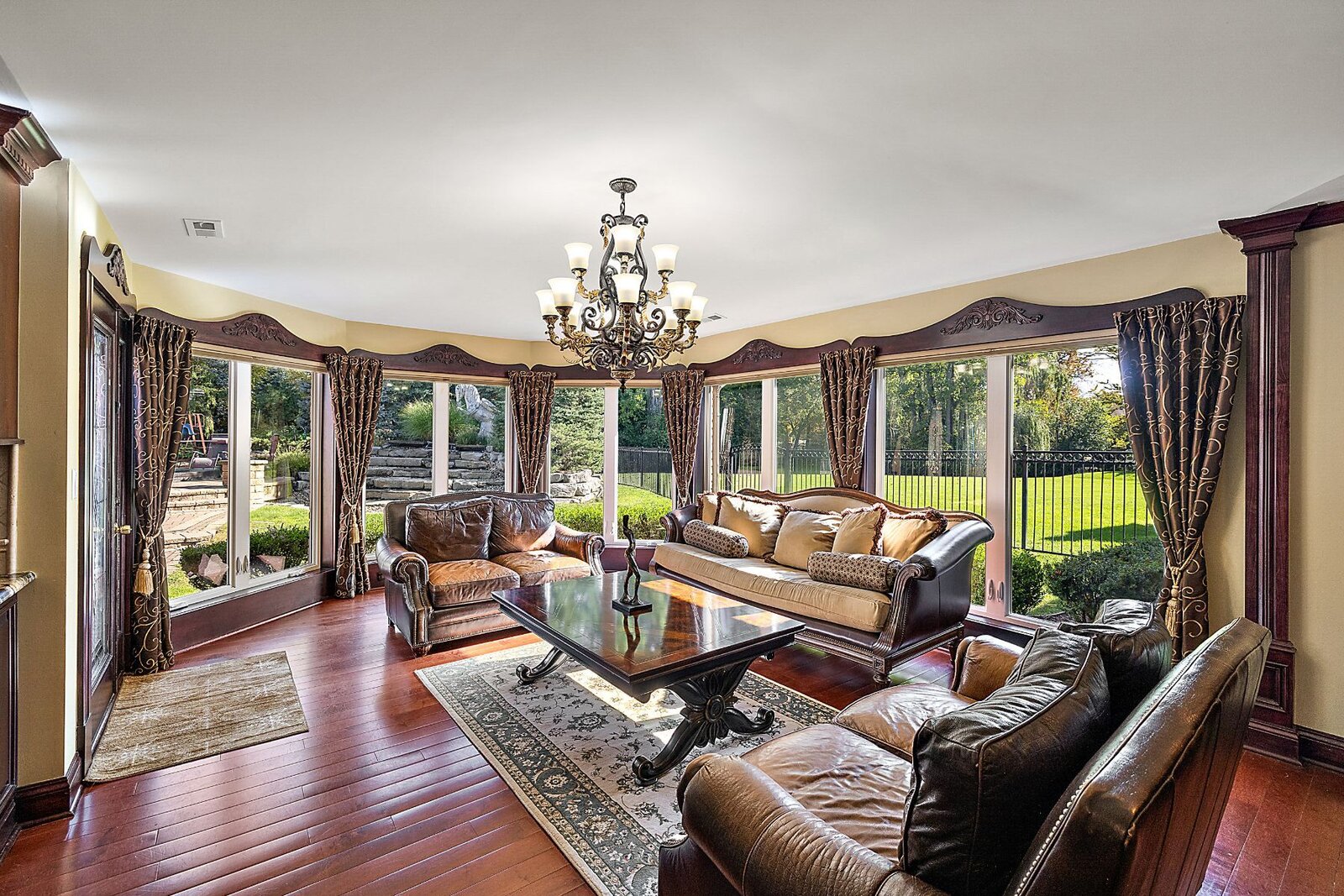 Photo 3 of 5 in This Greater Detroit Home, Asking $1.1M, Will Have Your