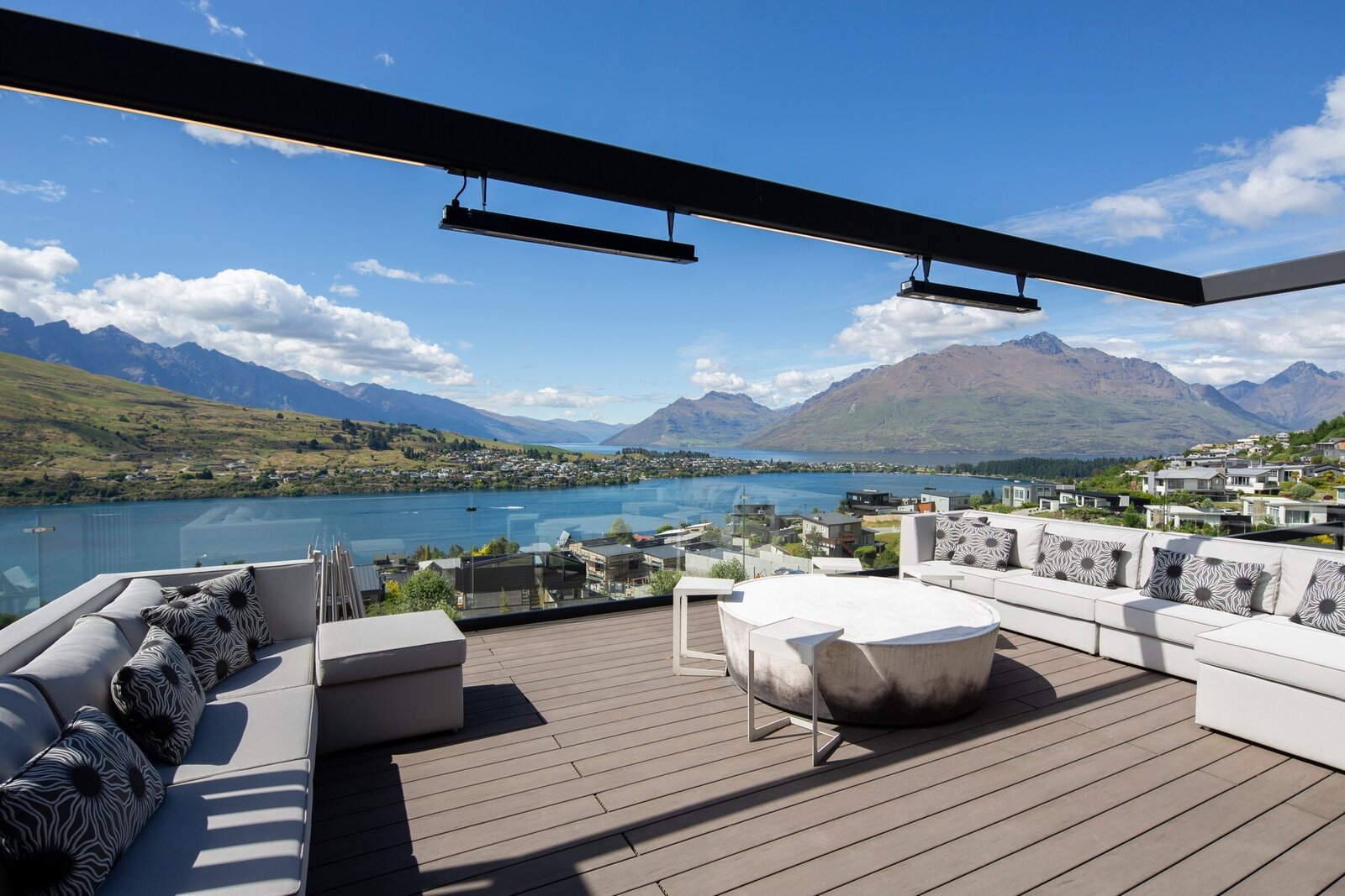 Photo 4 of 5 in One of Queenstown’s Most Spectacular Homes Just Hit the
