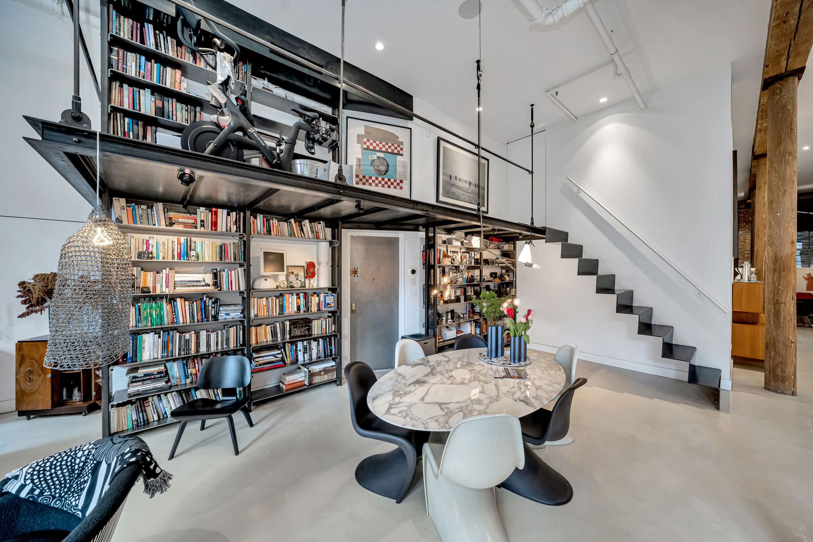 Photo 5 of 12 in An Airy New York Loft in the Heart of the Flatiron ...