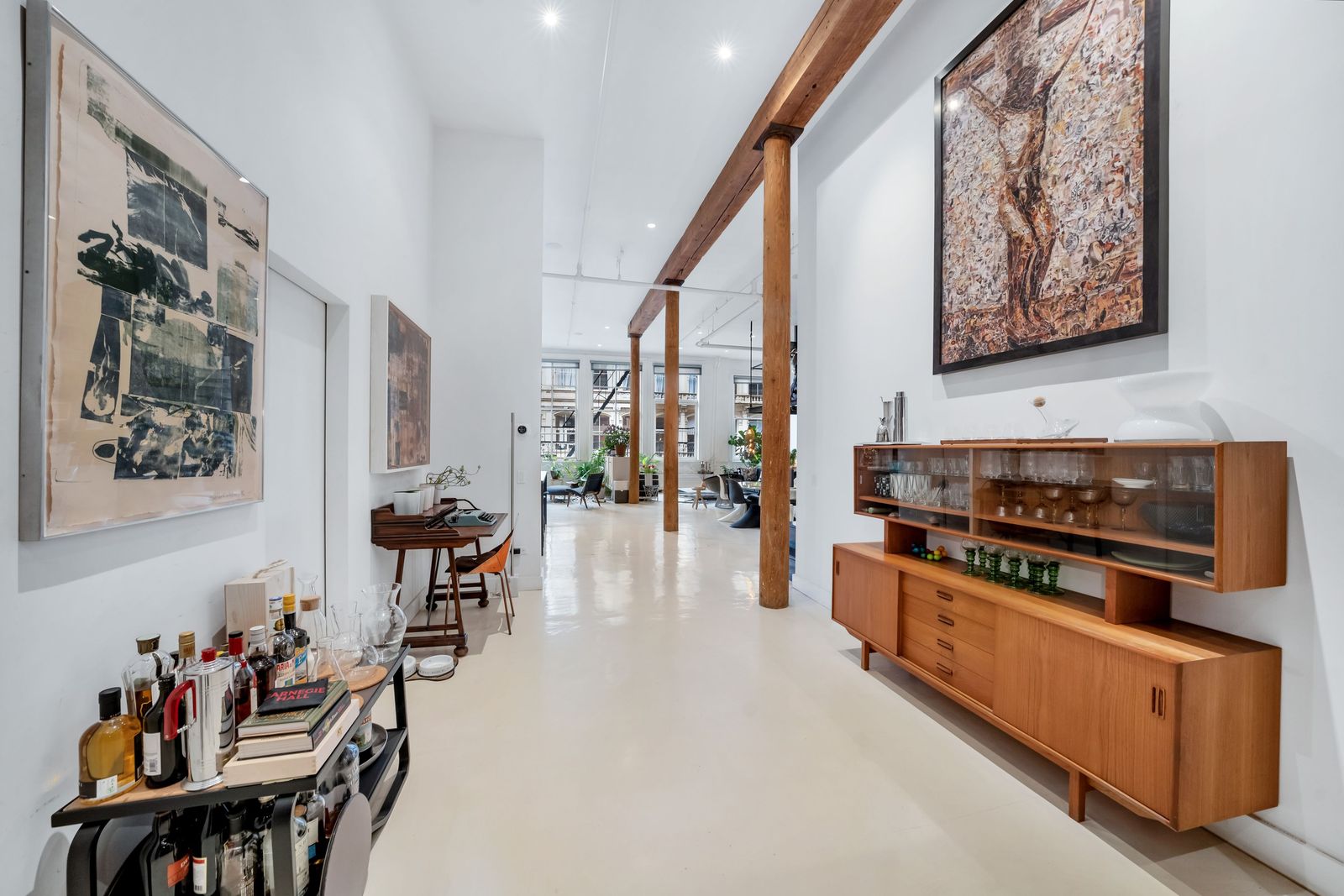 Photo 6 of 12 in An Airy New York Loft in the Heart of the Flatiron ...