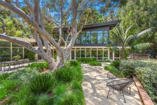 In Brentwood, a Restored 1951 Post-and-Beam Midcentury  Asks $9.4M