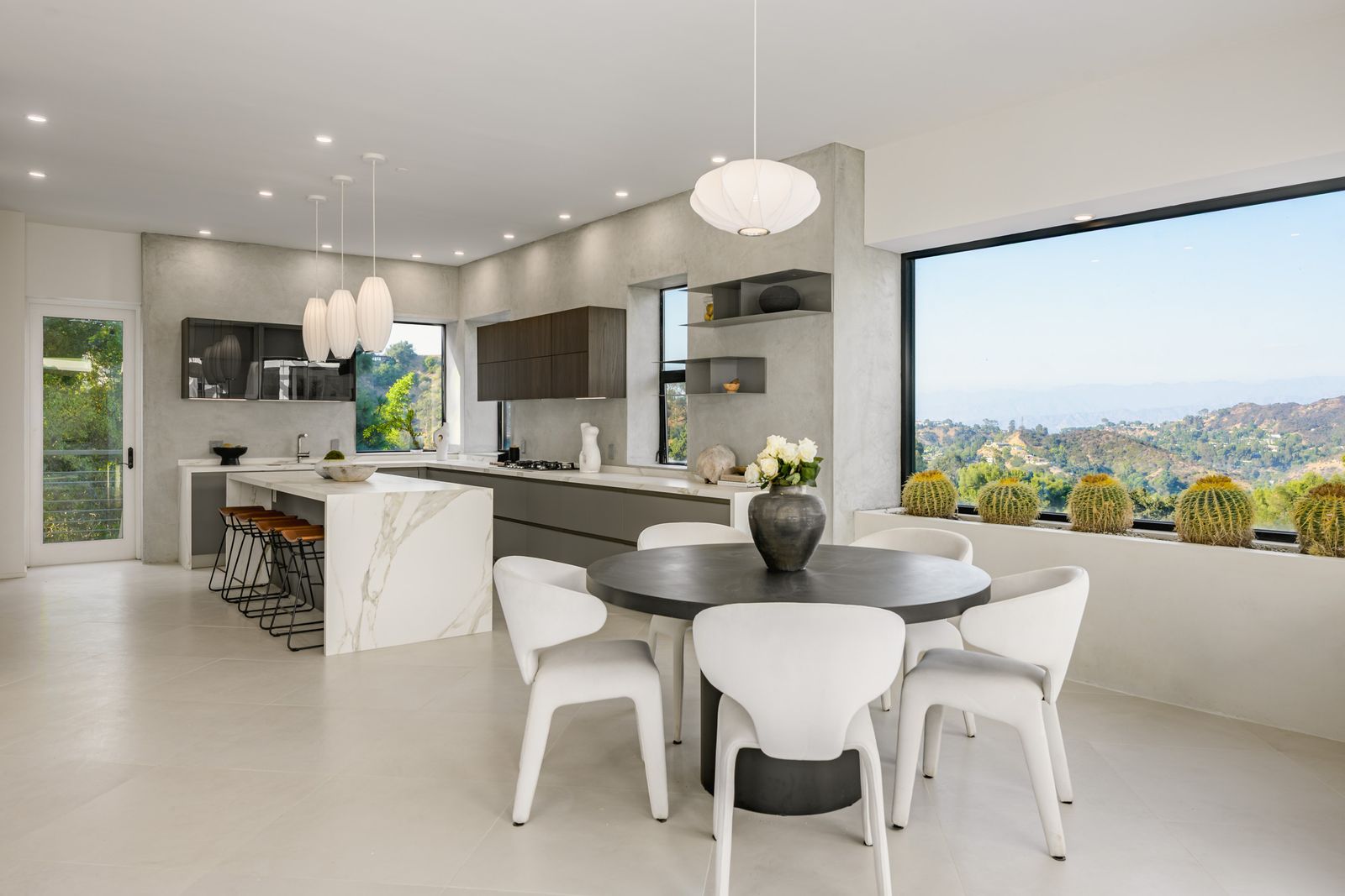 Photo 5 of 13 in An Architectural Retreat With Unobstructed Views of ...