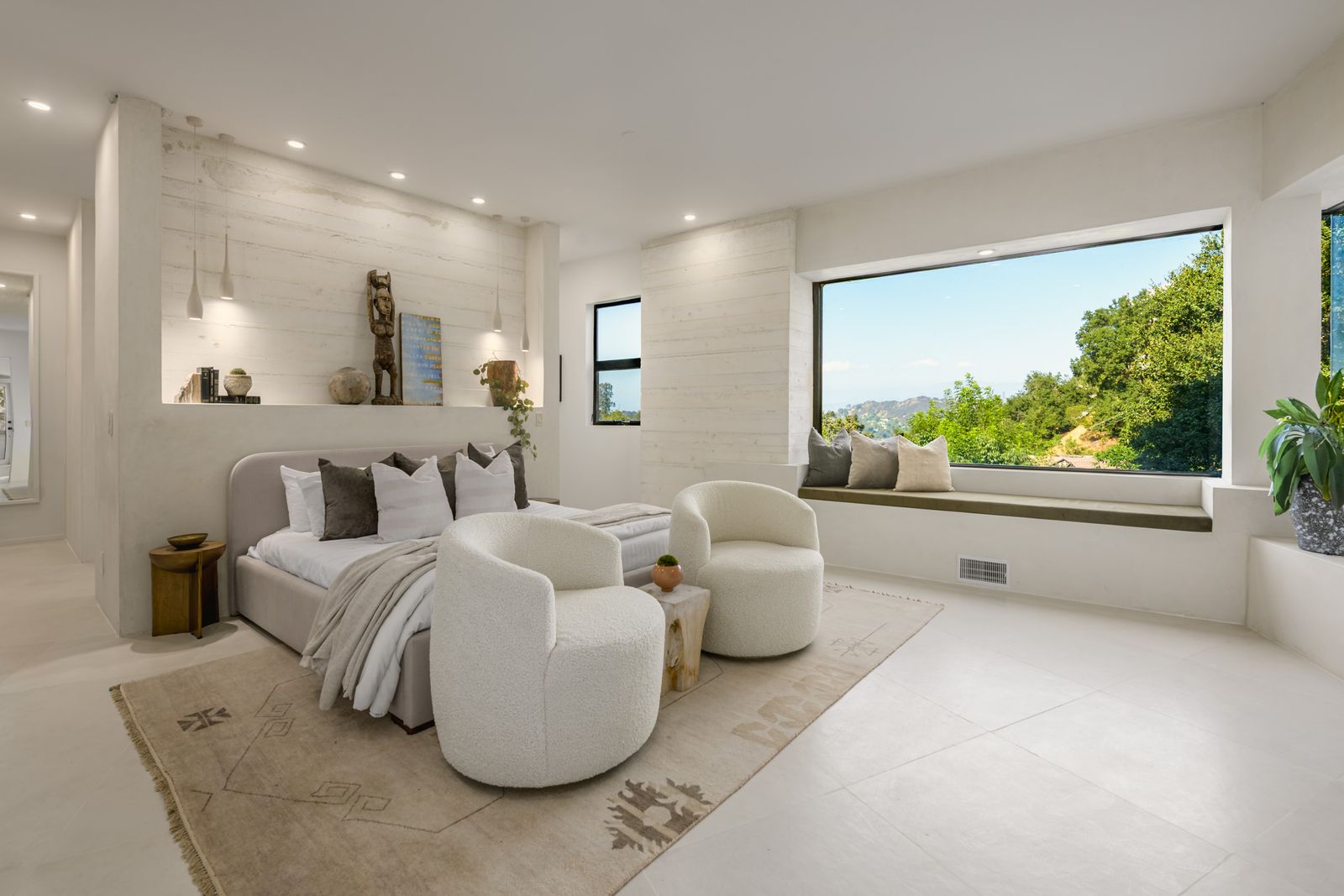 Photo 7 of 13 in An Architectural Retreat With Unobstructed Views of ...