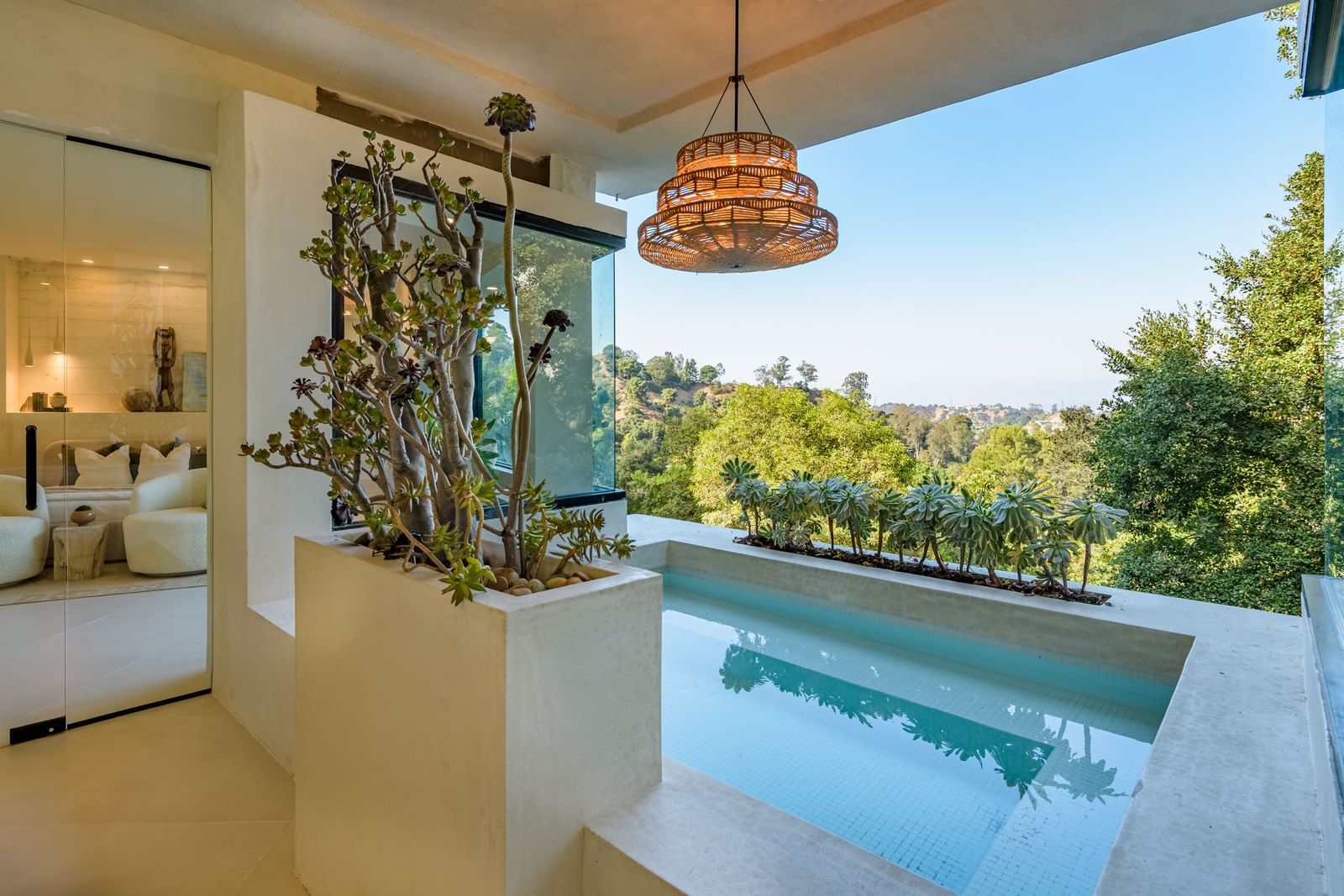 Photo 9 of 13 in An Architectural Retreat With Unobstructed Views of ...