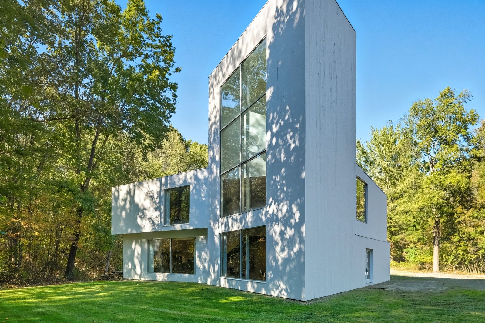 A Boxy, Light-Filled Retreat in Pennsylvania Seeks $1.2M