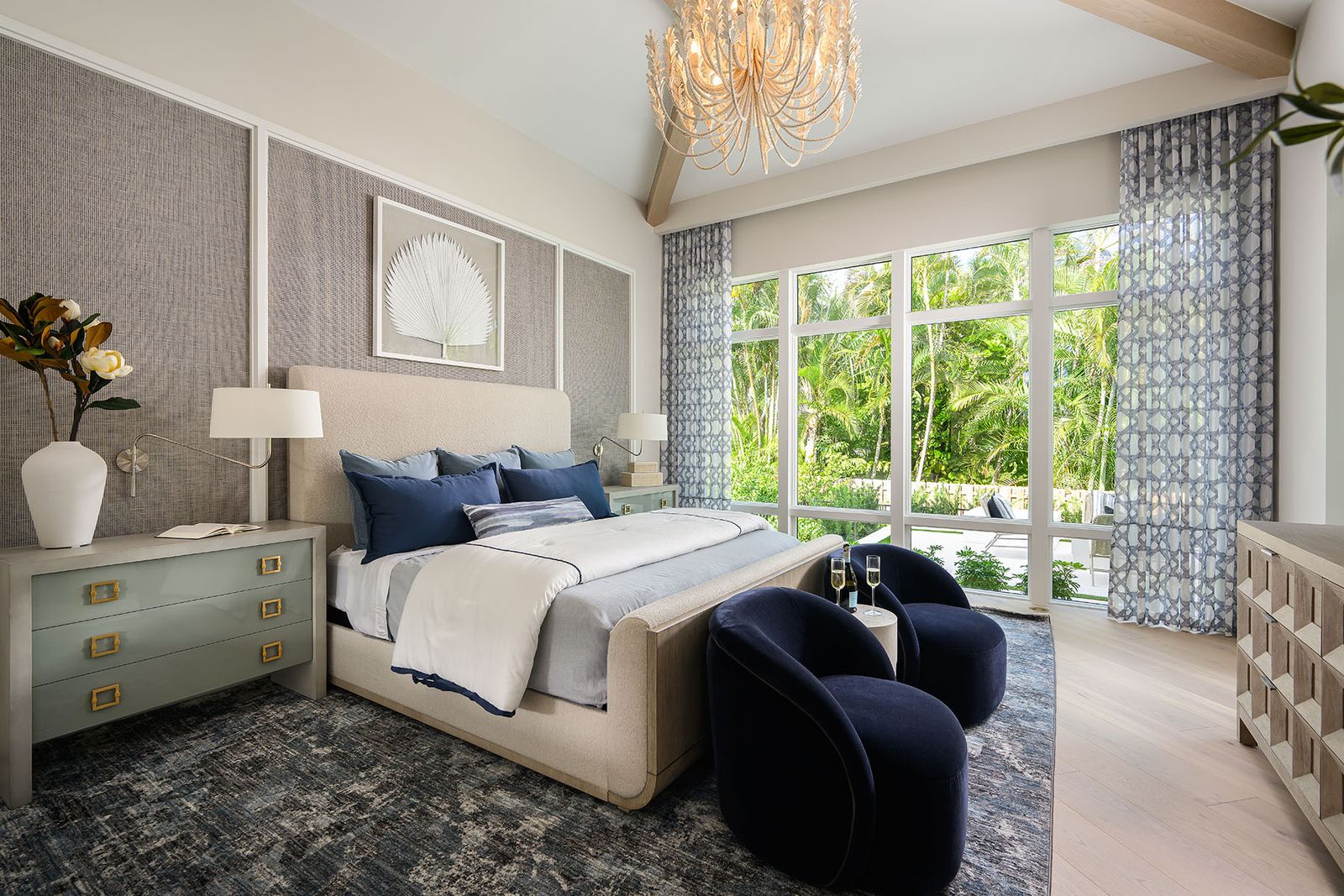 Photo 7 of 12 in A Palm Tree-Paradise in Naples Seeks $9.4M - Dwell