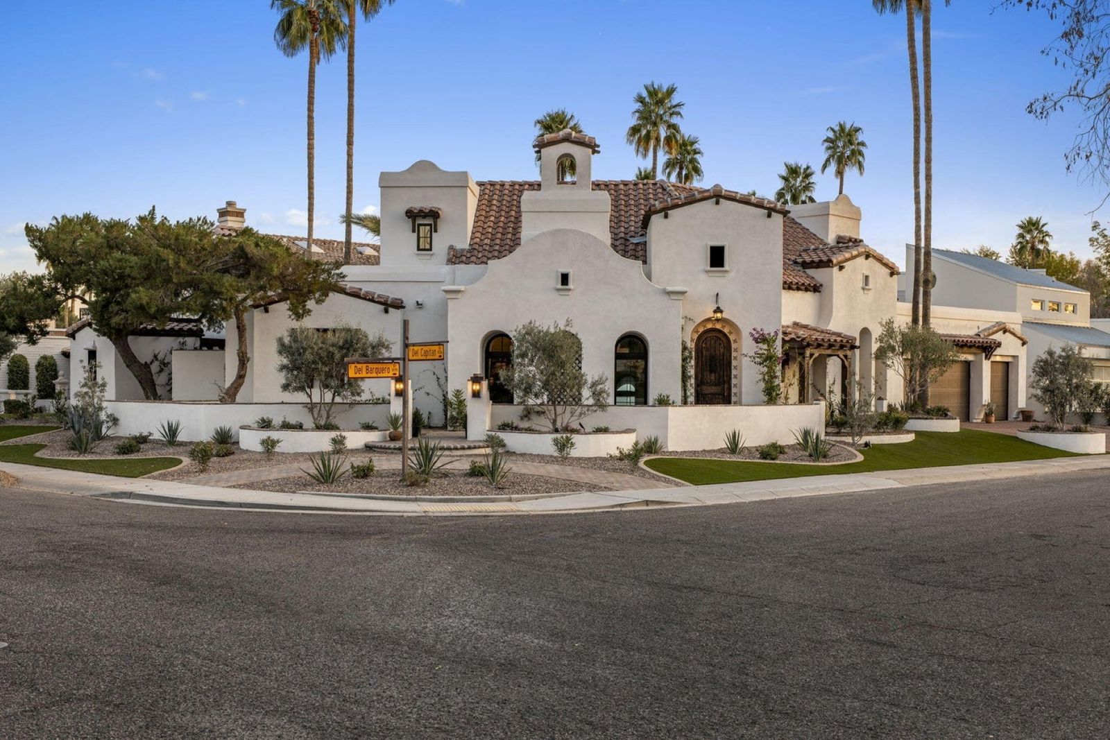 A Scottsdale Home Punctuated by Arches Hits the Market $2.7M
