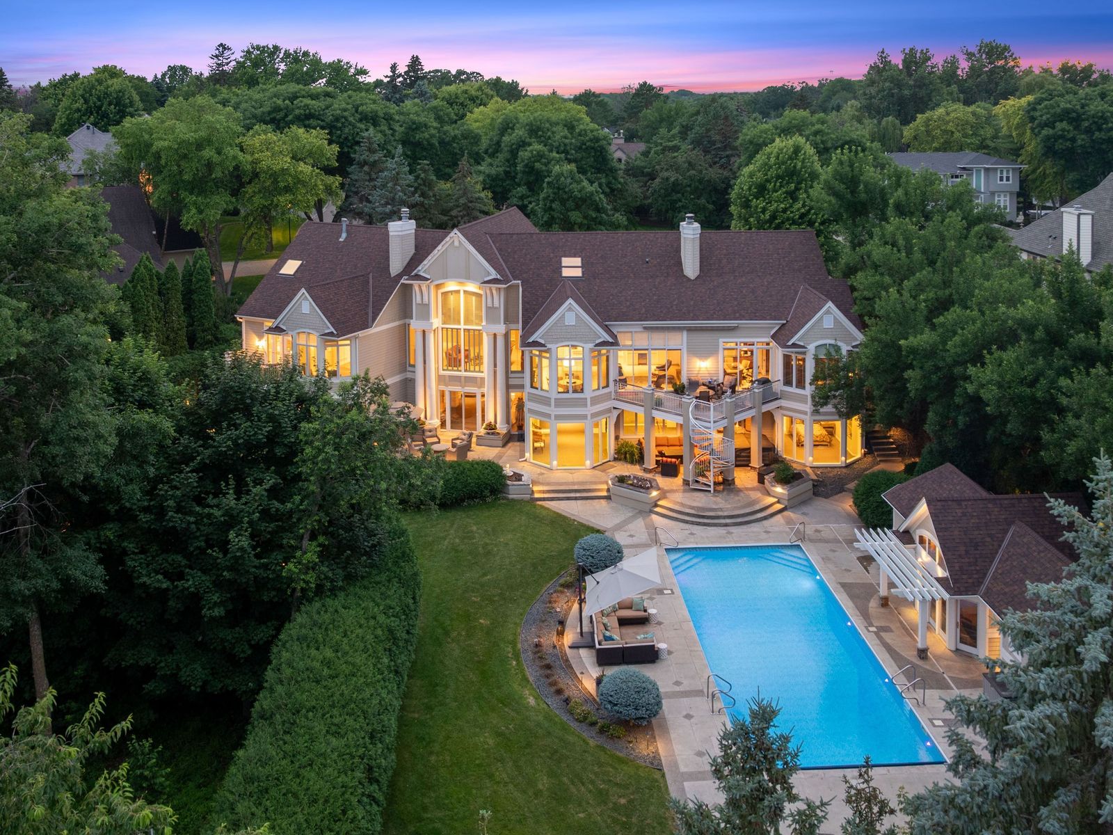 The Showstopper of This Minnetonka Estate Is the Resort-Style Backyard