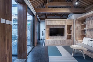 A Smart TV Controls the Layout of This Futuristic Beijing Home - Photo 5 of 11 -