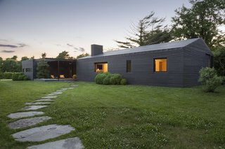 Top 5 Homes of the Week With Stunning Black, White, and Gray Facades - Photo 7 of 10 -
