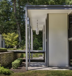 A Showstopping Midcentury in New Canaan Hits the Market - Photo 7 of 12 -