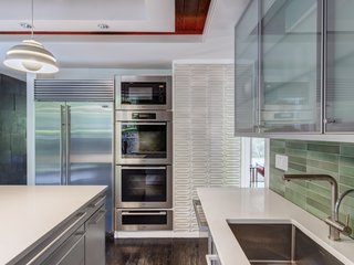 A Showstopping Midcentury in New Canaan Hits the Market - Photo 9 of 12 -