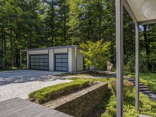 A Showstopping Midcentury in New Canaan Hits the Market - Photo 11 of 12 -