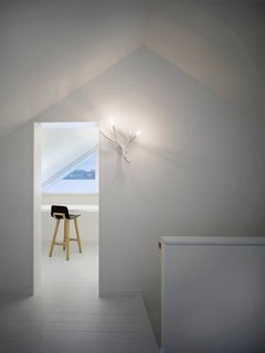 A LEED Gold Weekend Home Embraces the Ontario Landscape - Photo 10 of 16 -