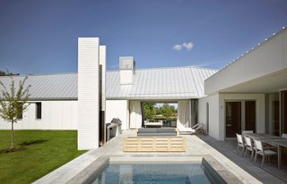 A LEED Gold Weekend Home Embraces the Ontario Landscape - Photo 12 of 16 -