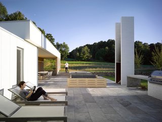 A LEED Gold Weekend Home Embraces the Ontario Landscape - Photo 7 of 16 -