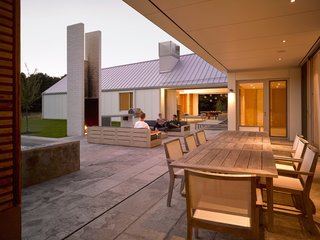 A LEED Gold Weekend Home Embraces the Ontario Landscape - Photo 13 of 16 -