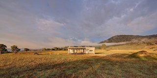 An Off-the-Grid Prefab in Australia Uses Salvaged Iron as Camo - Photo 1 of 4 -