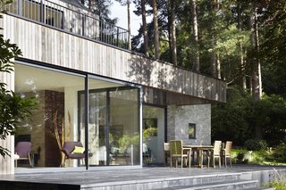 Raised in Just 10 Days, This Airtight Prefab Is a Lesson in Efficiency - Photo 4 of 10 -