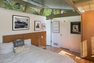 A Midcentury Schindler Gem With a Writer's Studio Asks $2.3M - Photo 10 of 16 -