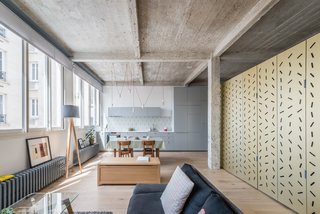 An Ingenious Gold Island Transforms an Industrial Apartment in Paris - Photo 2 of 16 -
