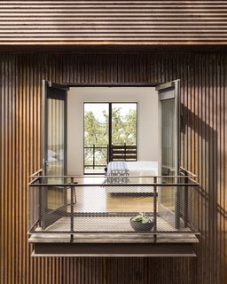 A Spectacular Lakeside Retreat in Texas Embraces the Outdoors - Photo 3 of 10 -