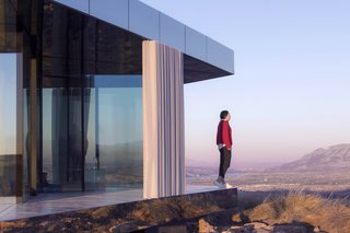 Go Stargazing in This Off-Grid Glass Prefab Nestled in the Desert - Photo 12 of 13 - The house is temporarily located 15 minutes by car from Gorafe village.
