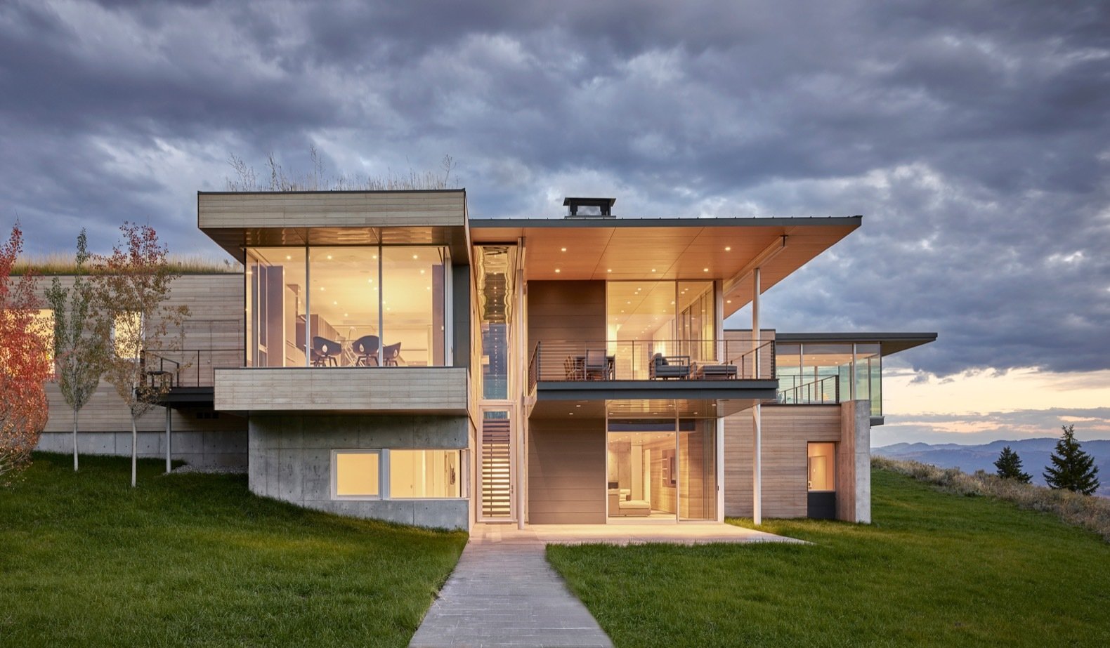 A Modern House  Accentuates a Sensational Wyoming Landscape 