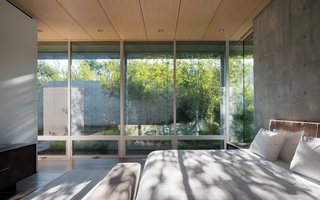 The subdued interior palette comprises of exposed smooth-formed concrete, painted drywall, and rough-sawn cedar.