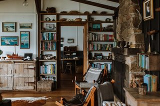 The shack is decorated with found and secondhand treasures from around the world. If the couple couldn’t find an item secondhand, they decided to make it themselves.
