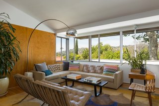 An Arco floor lamp ties the great room together.