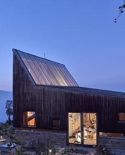 A sloped, double-glazed skylight floods the interior with natural light and provides stargazing opportunities at night.