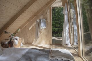 The lodging interiors have been dressed in organic bed linen with large comfortable beds, beautiful handcrafted and recycled furnishings, and wood-fired stoves.