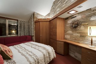 The double wall system built of cull marble is lined with two-inch rigid cork insulation. The walls taper from the ground up, making the bottom of the wall approximately four times thicker than the top.