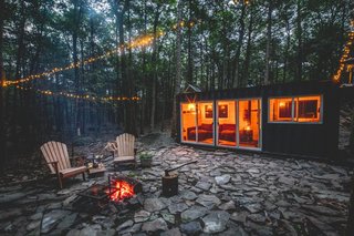 The exterior’s charcoal metal paint finish helps recede the cabin into the surroundings.