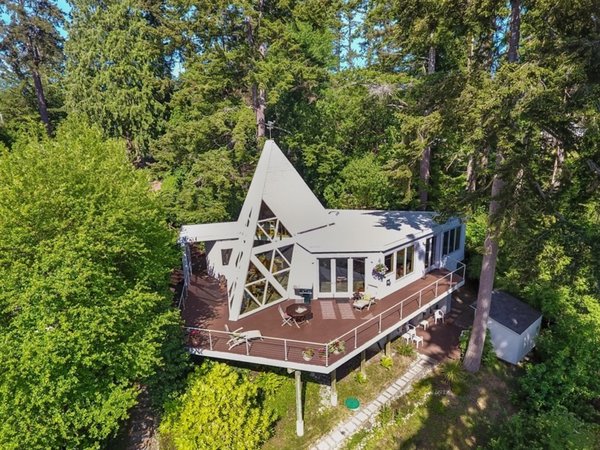 A Bellevue architect designed the home&rsquo;s original tetrahedron shape, which has striking triangular windows that overlook the Saratoga Pass. 


