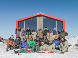 Managed by the local government as an affordable rental property, the DublDom in Kandalaksha replaces an old shelter that had been badly burned.