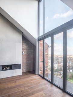 The architects installed Luxal aluminum glazing, which allows the interior space to be flooded with natural light. In addition, the floor-to-ceiling windows are perfectly positioned to frame the breathtaking views over North London and Alexandra Palace.