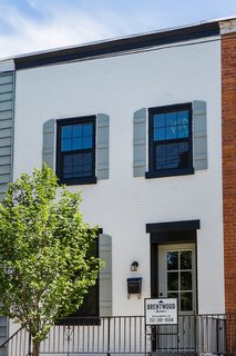 The team softened the brick facade with off-white paint (Oc-17 White Dove), which complemented the striking black-framed windows and doors (Hc-178 Charcoal Slate). 