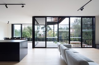 A giant wall of glass connects the living spaces with the outdoors. The double-glazed, low-e windows are thermally broken with black-powder coated frames.