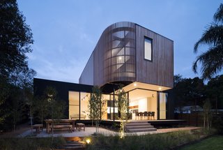 "To accommodate for the sloping site, the extension is terraced down the block with a slight change in levels between the original house, the entrance way, and the new modular living area," adds the firm.